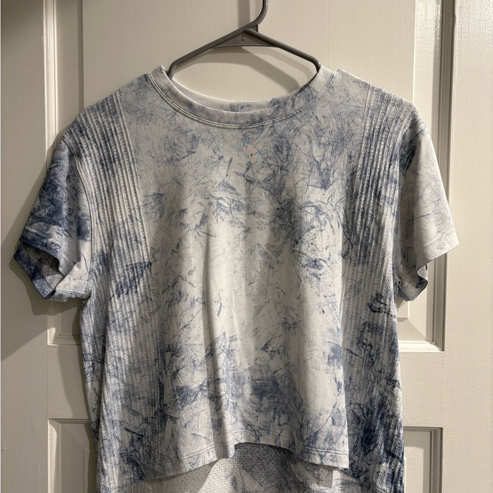 Lululemon T-shirt